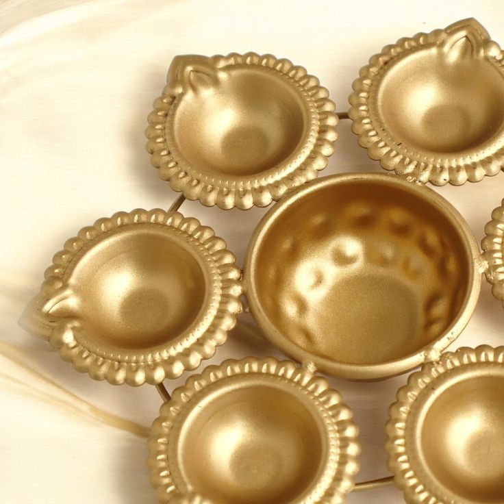 Antique Golden Brass Diya Set – 3 Pcs Decorative Oil Lamps with Central Flower Bowl | Diwali & Pooja Decoration